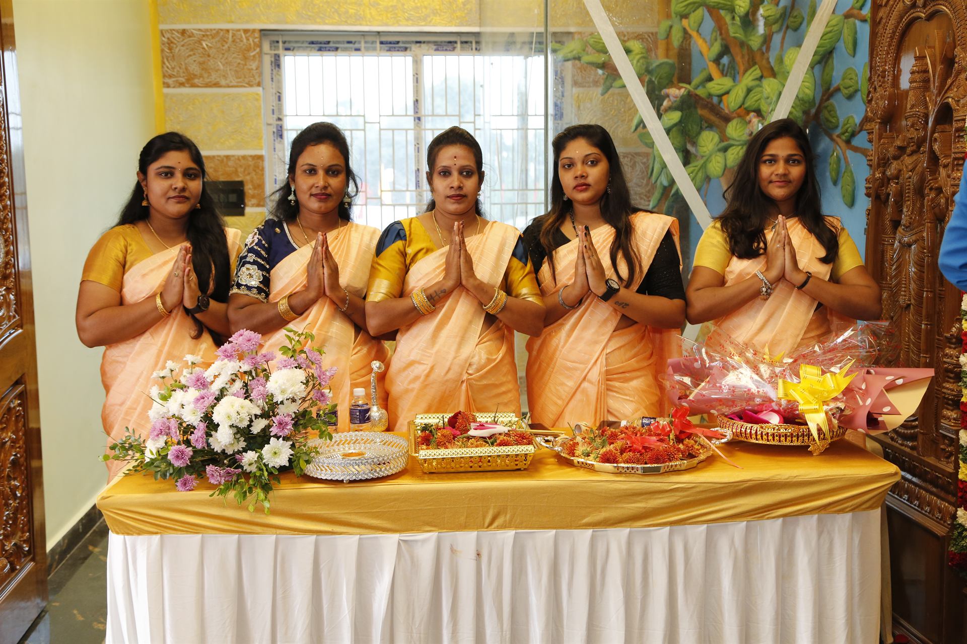 Engagement and welcome arrangement at the venue
